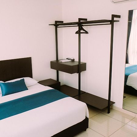 Ramada Suites By Wyndham The Straits Джохор Бахру Екстериор снимка