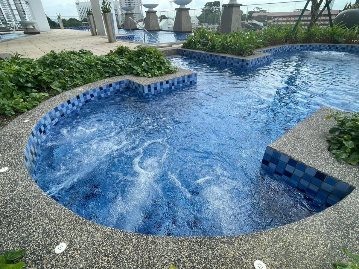 Ramada Suites By Wyndham The Straits Джохор Бахру Екстериор снимка