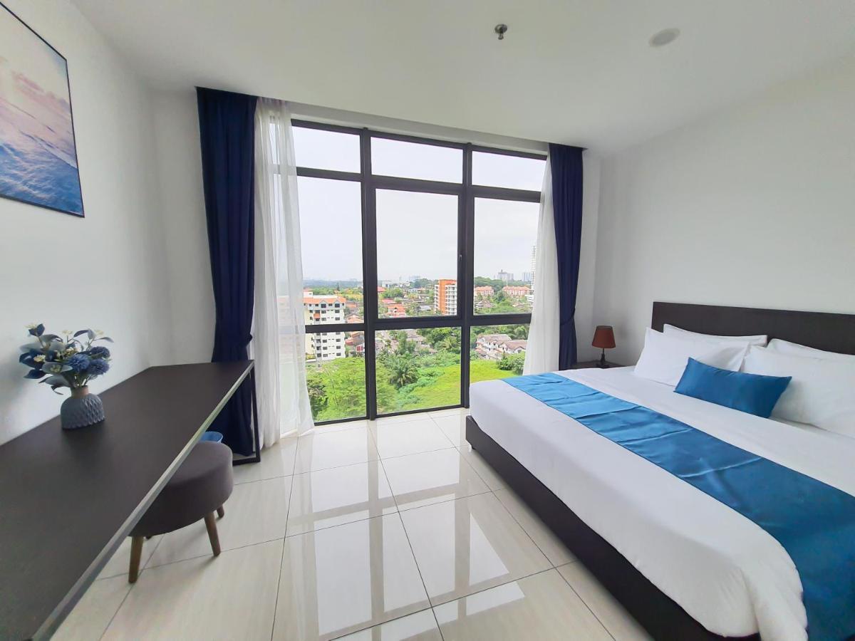 Ramada Suites By Wyndham The Straits Джохор Бахру Екстериор снимка