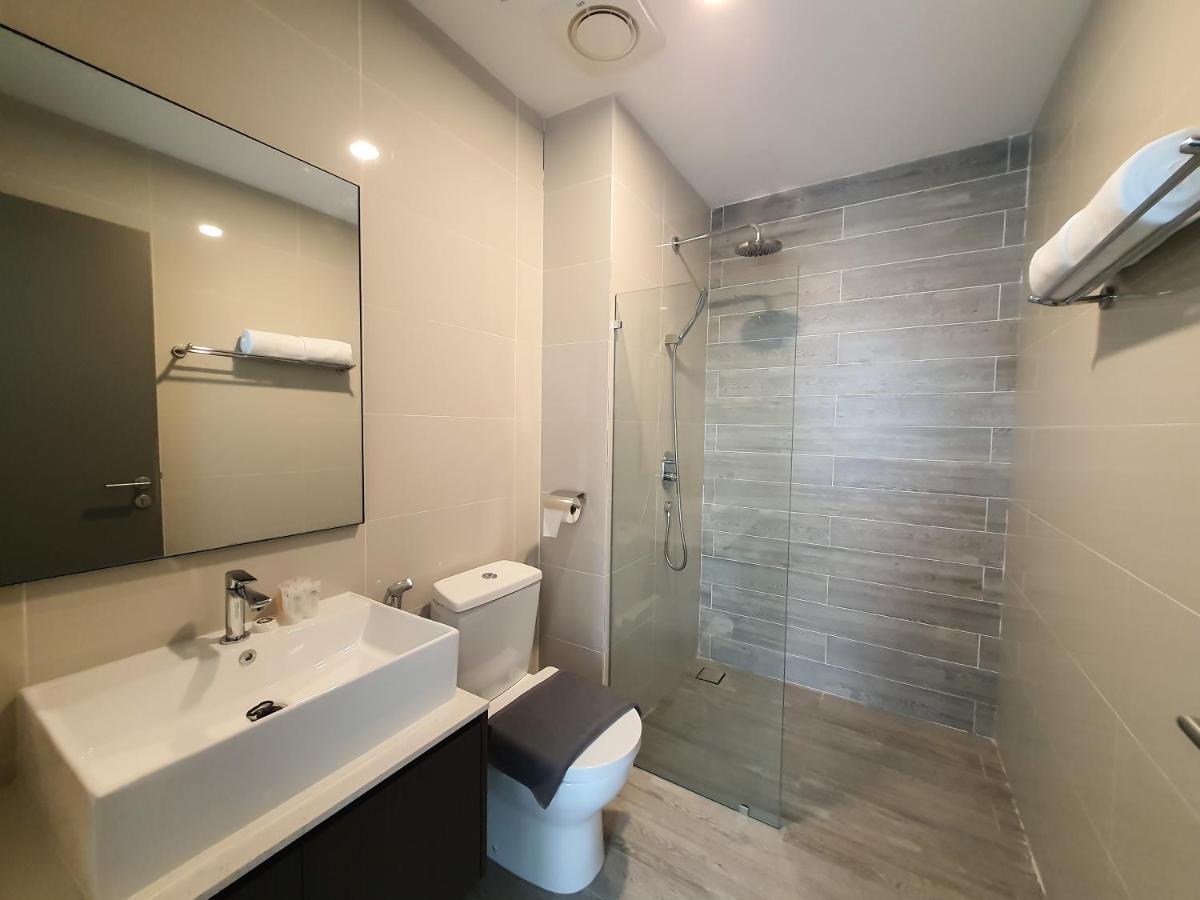 Ramada Suites By Wyndham The Straits Джохор Бахру Екстериор снимка