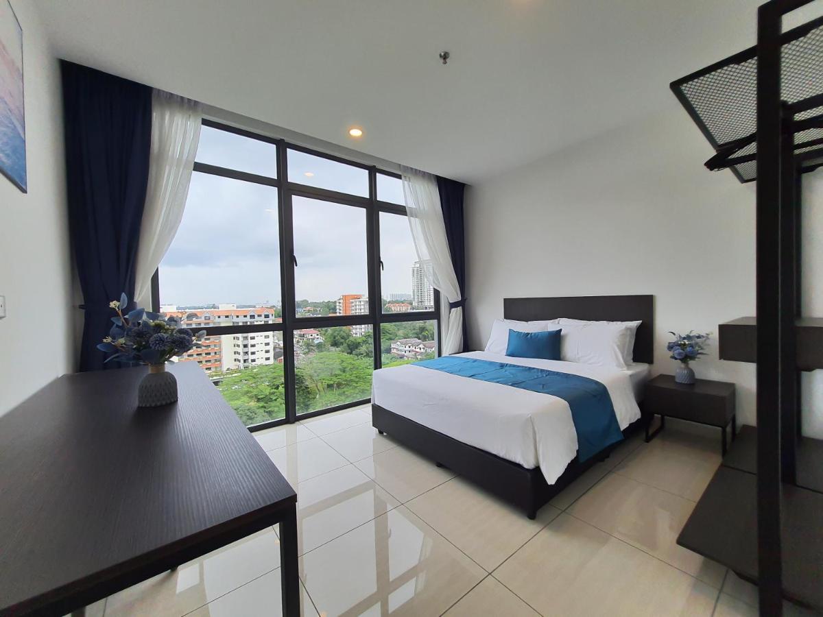 Ramada Suites By Wyndham The Straits Джохор Бахру Екстериор снимка