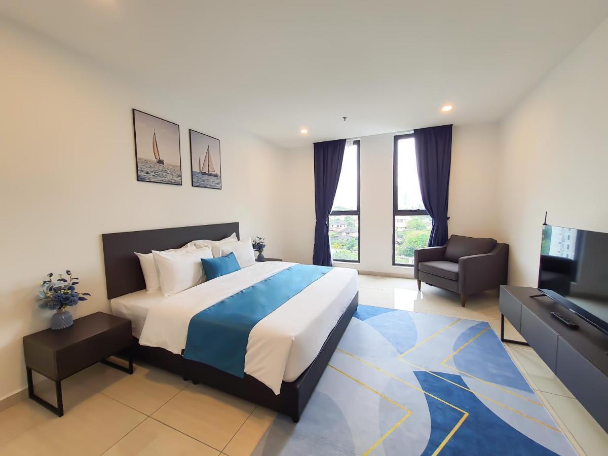 Ramada Suites By Wyndham The Straits Джохор Бахру Екстериор снимка