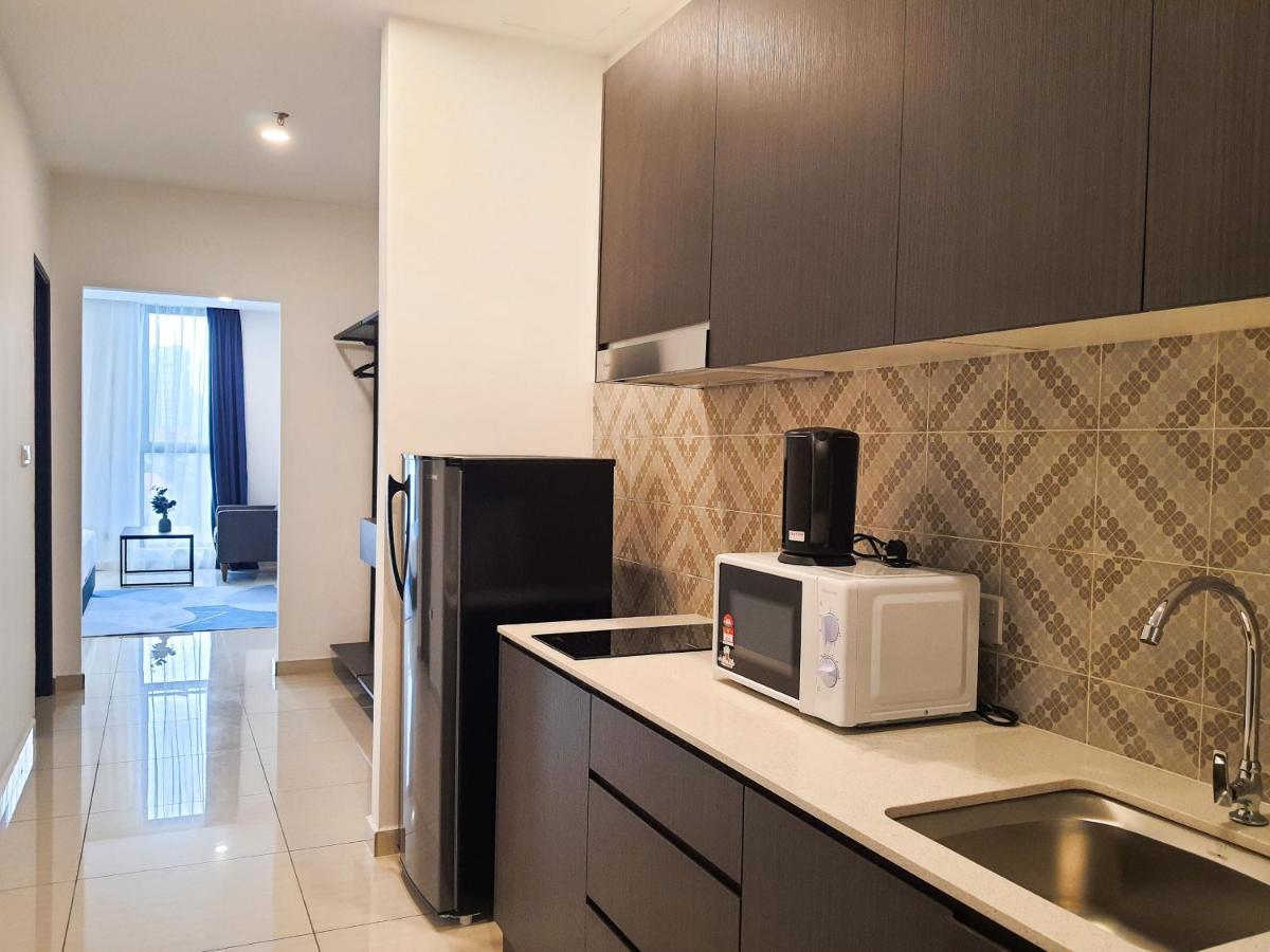 Ramada Suites By Wyndham The Straits Джохор Бахру Екстериор снимка