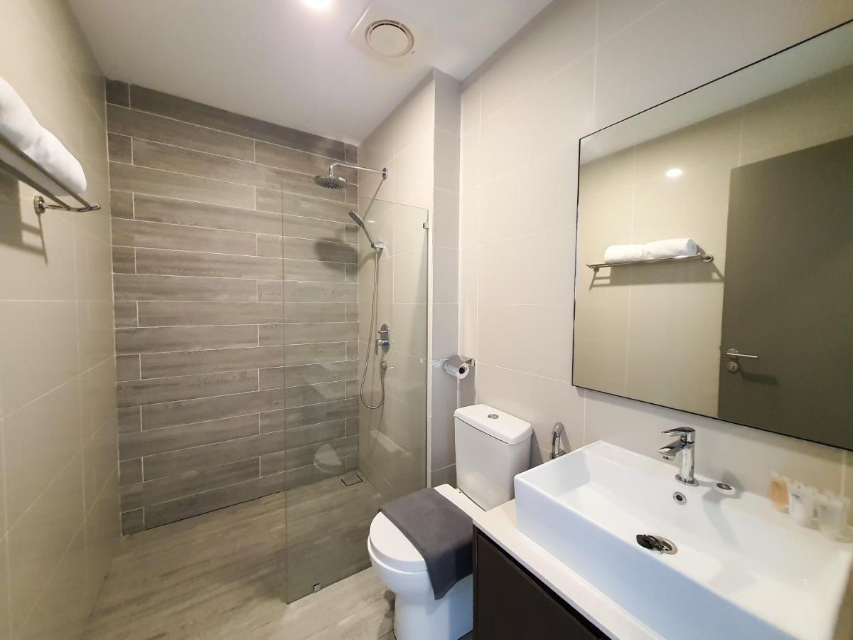 Ramada Suites By Wyndham The Straits Джохор Бахру Екстериор снимка