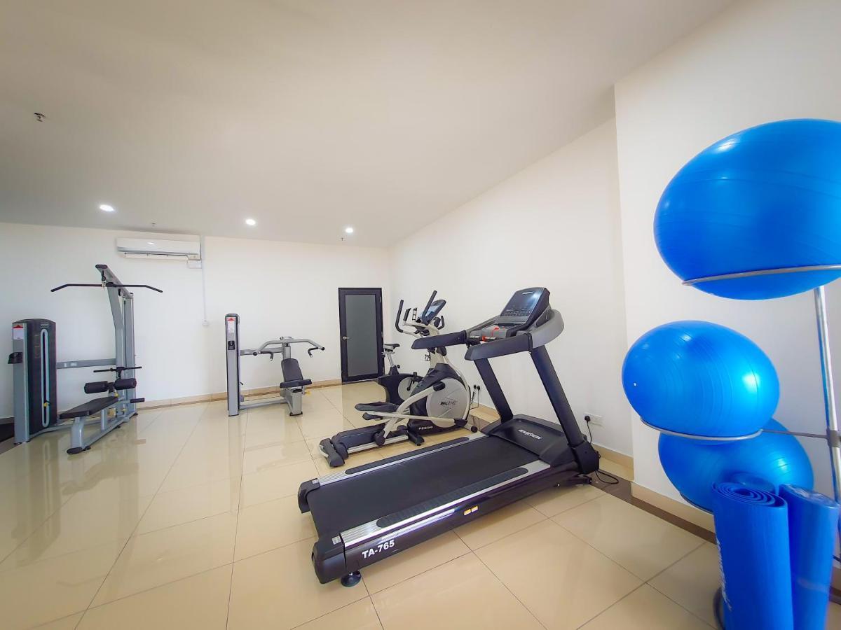 Ramada Suites By Wyndham The Straits Джохор Бахру Екстериор снимка