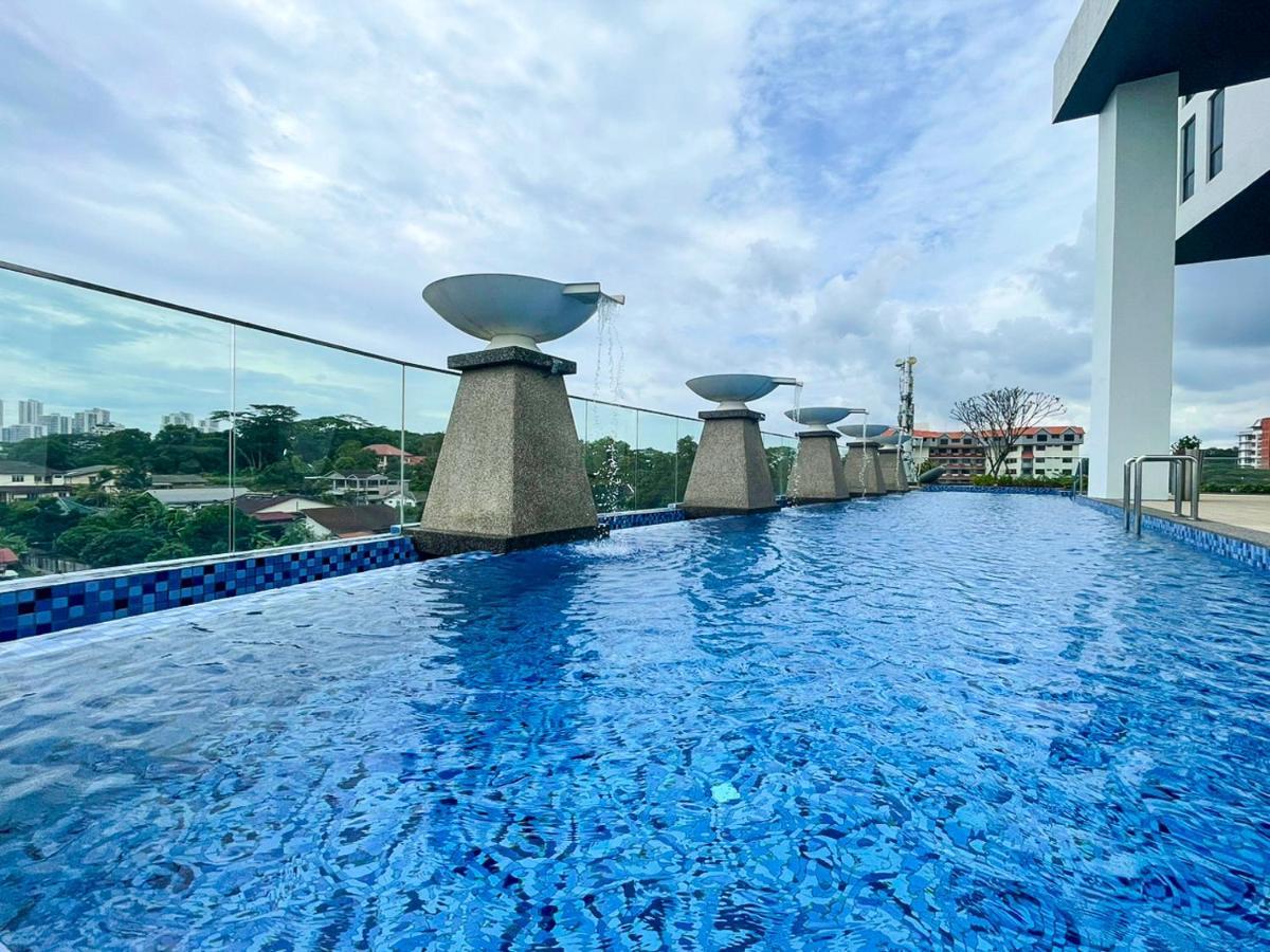 Ramada Suites By Wyndham The Straits Джохор Бахру Екстериор снимка