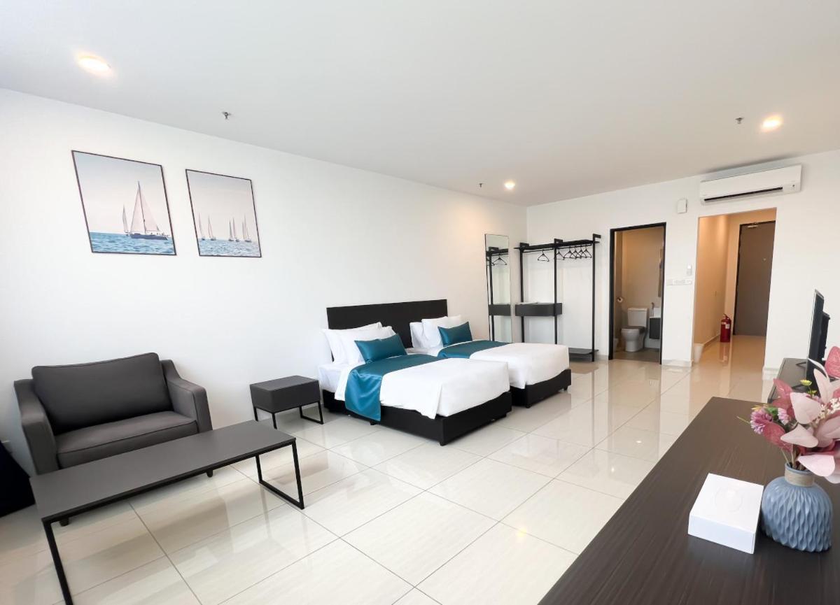 Ramada Suites By Wyndham The Straits Джохор Бахру Екстериор снимка